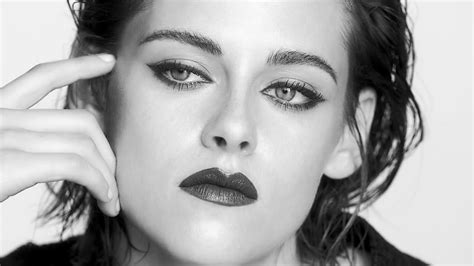 Kristen Stewart takes on the Starring Role with Eye Makeup – 